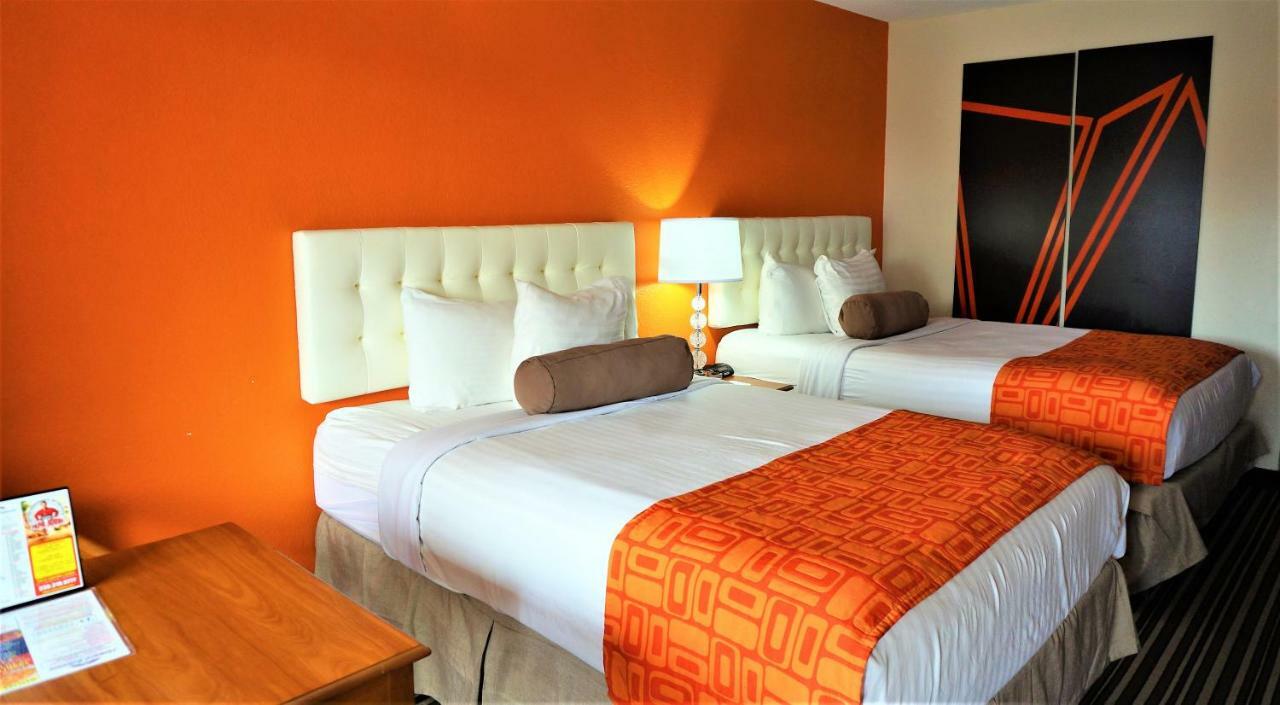 Howard Johnson By Wyndham Greensboro Near The Coliseum Extérieur photo